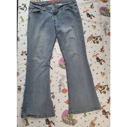#retrovintagethrift#, #blackownedthrift#, #raptees#